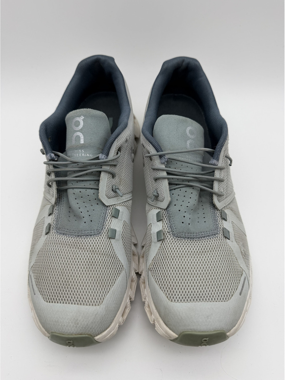 On Running Cloud Sneakers Gray Size 11 Women's Athletic Shoes